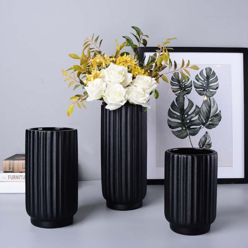 Décoration de Vase en Céramique - Élégance et Simplicité