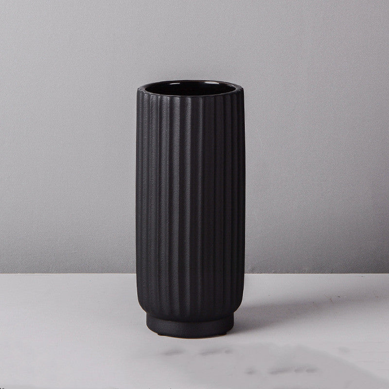 Décoration de Vase en Céramique - Élégance et Simplicité