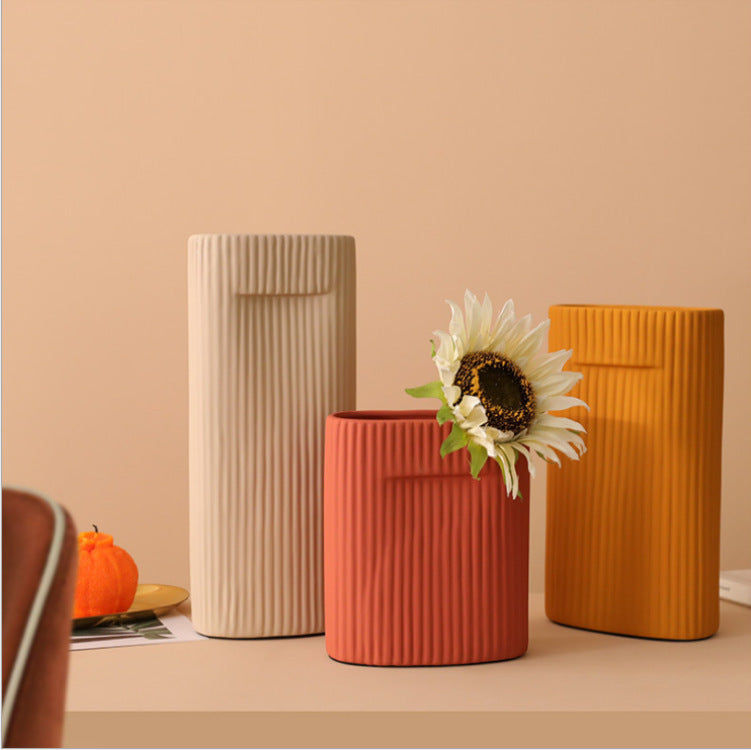 Vase Sculpture avec Lignes - Ornement Décoratif pour Sol ou Table