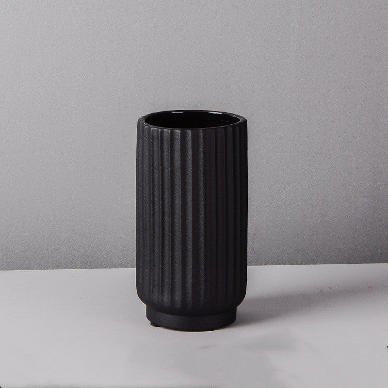 Décoration de Vase en Céramique - Élégance et Simplicité