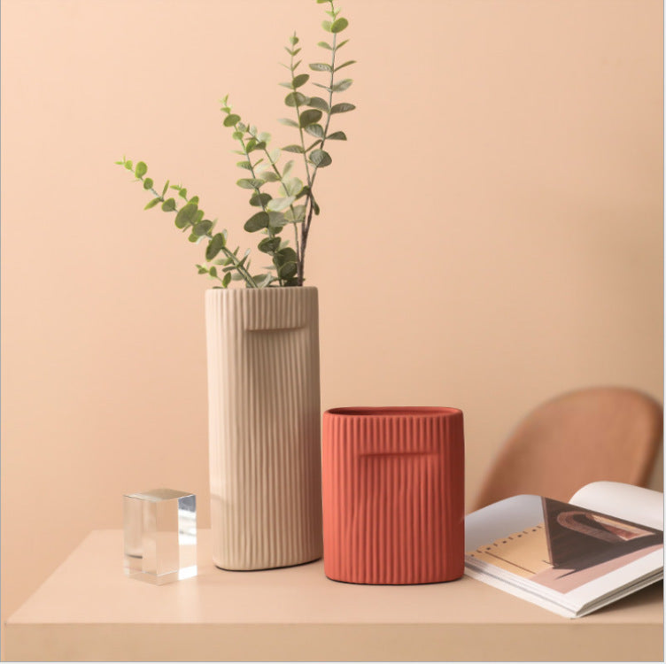 Vase Sculpture avec Lignes - Ornement Décoratif pour Sol ou Table