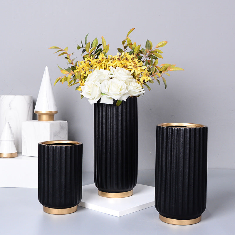 Décoration de Vase en Céramique - Élégance et Simplicité