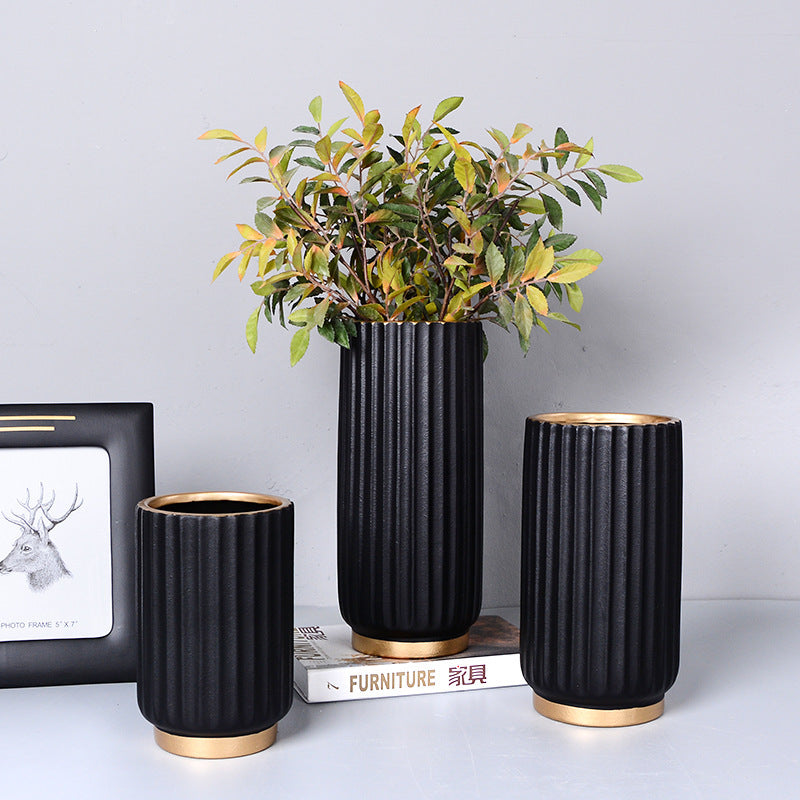 Décoration de Vase en Céramique - Élégance et Simplicité