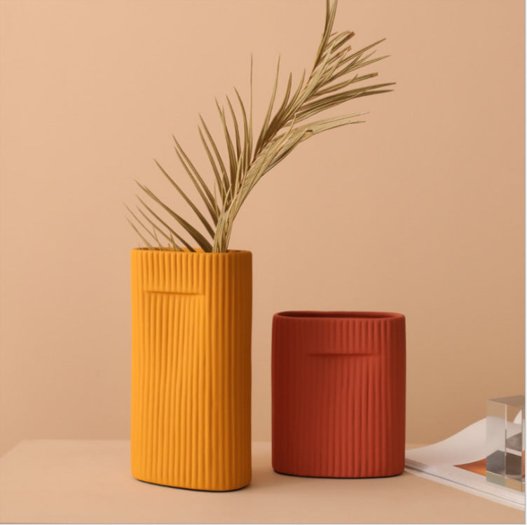 Vase Sculpture avec Lignes - Ornement Décoratif pour Sol ou Table