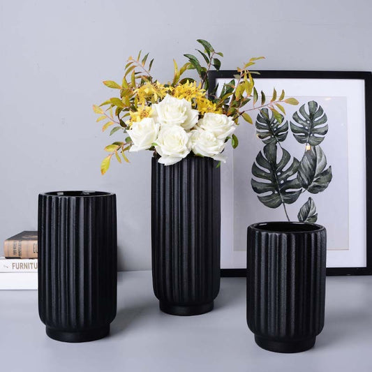 Décoration de Vase en Céramique - Élégance et Simplicité