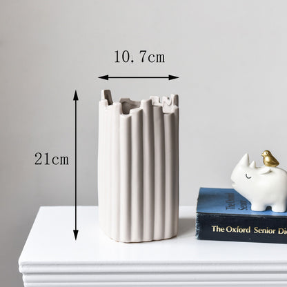 Vase Décoratif en Céramique Nordique - Design Irrégulier et Artistique