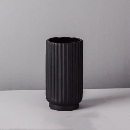 Décoration de Vase en Céramique - Élégance et Simplicité