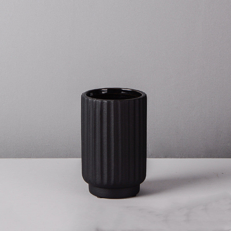 Décoration de Vase en Céramique - Élégance et Simplicité