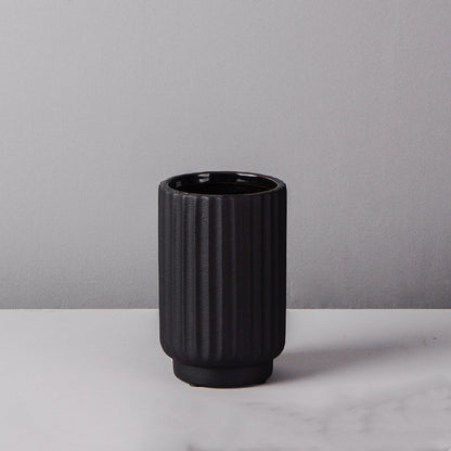 Décoration de Vase en Céramique - Élégance et Simplicité