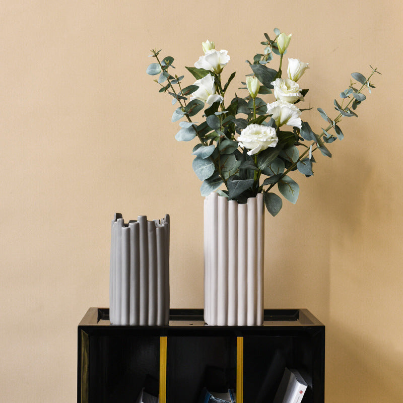 Vase Décoratif en Céramique Nordique - Design Irrégulier et Artistique