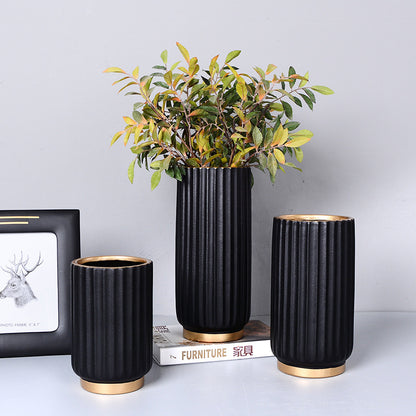 Décoration de Vase en Céramique - Élégance et Simplicité