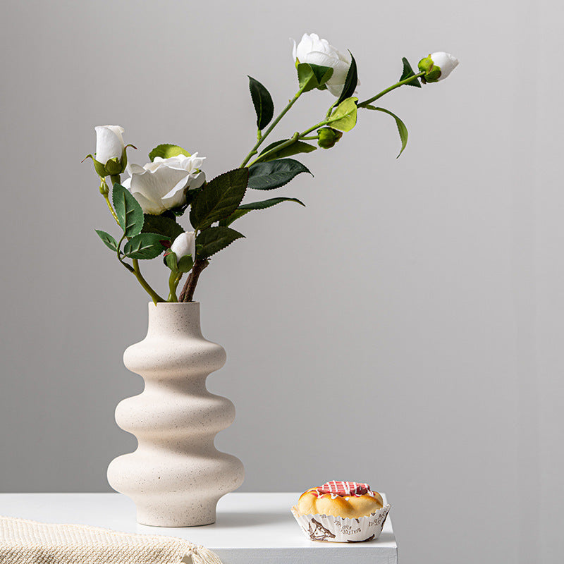 Vase Céramique Élégant et Minimaliste : L’Accessoire Tendance pour Sublimer Votre Décoration